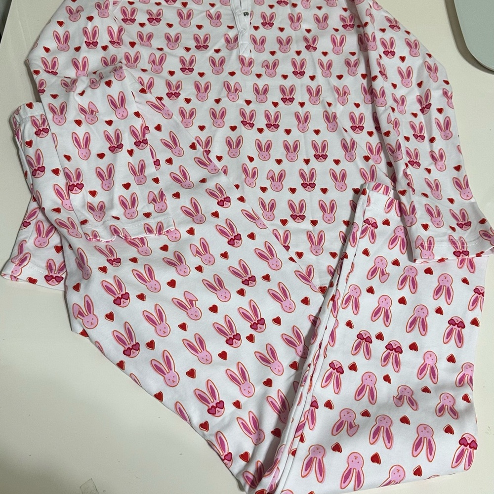 Roller Rabbit lovestruck PJ in XS - Picture 2 of 2